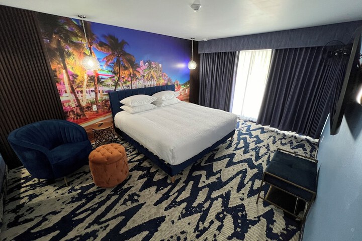 Room 8 of 66