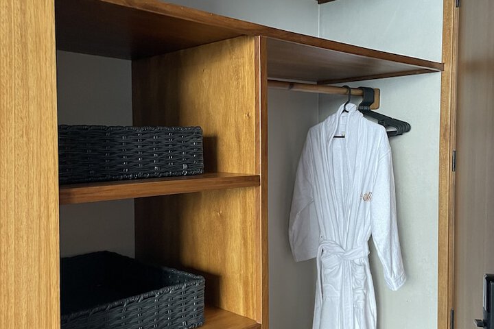 Room 6 of 125
