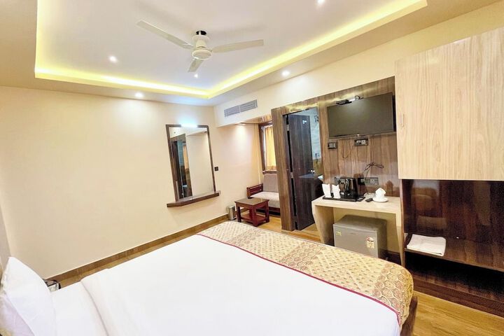 Room 6 of 19