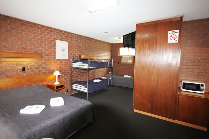 Room 16 of 44