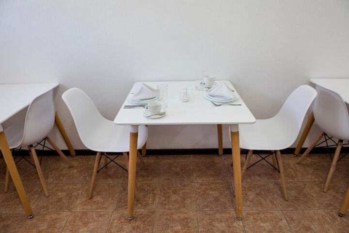 Dining 12 of 19