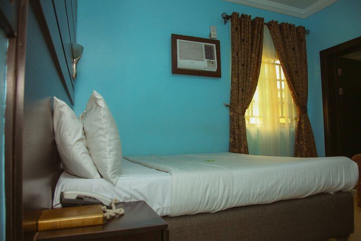 Room 4 of 44