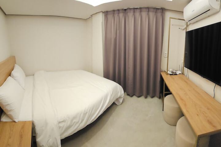 Room 3 of 6