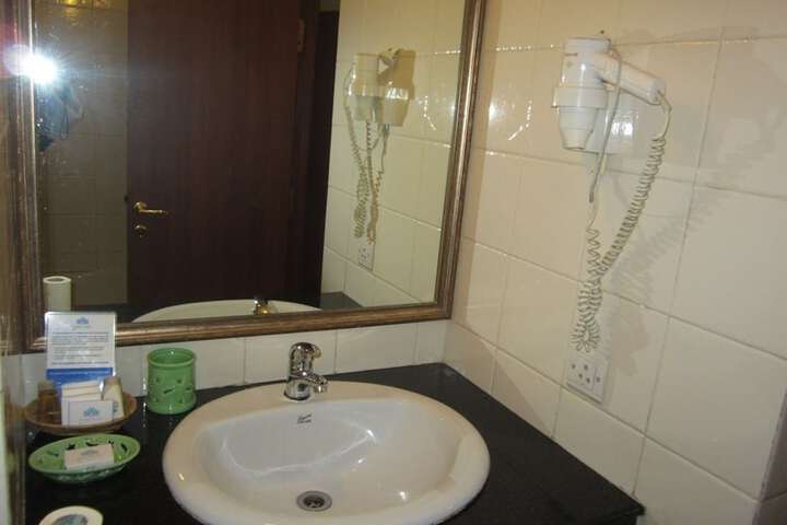 Room 10 of 18