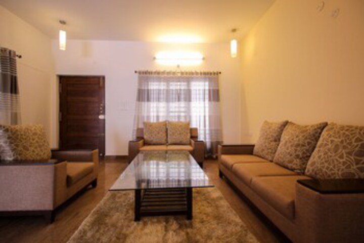 Room 5 of 32
