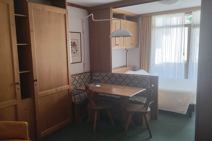 Room 3 of 8