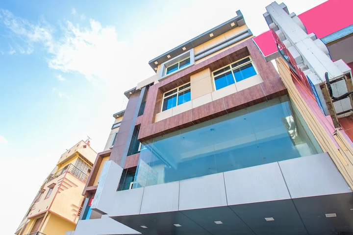 OYO 16937 Alankar Residency