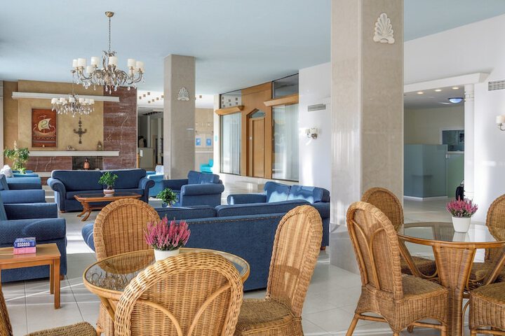 Entrance & Lobby