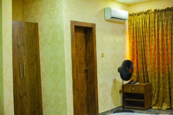 Room 9 of 27