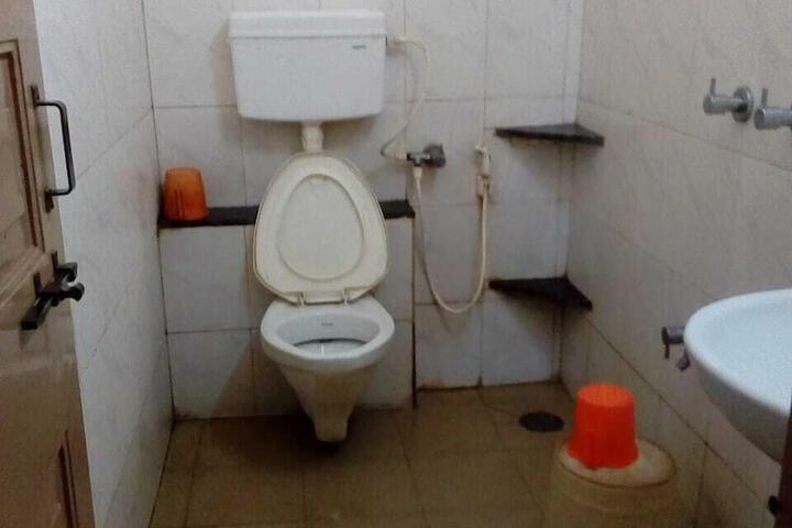 Room 9 of 12