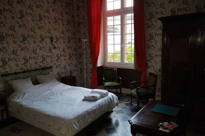 Room 2 of 14