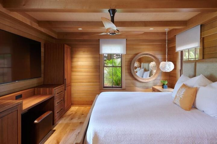 Room 7 of 8