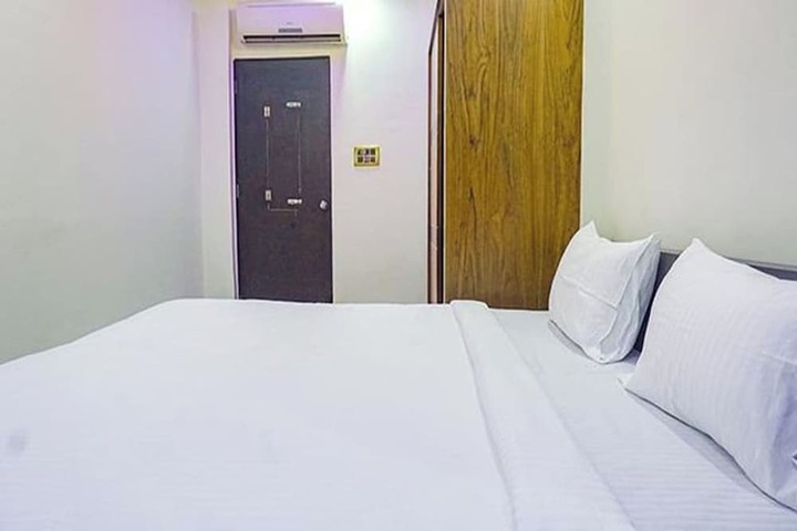 Room 16 of 30