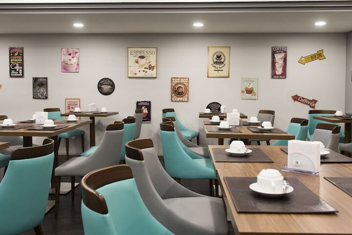 Breakfast/Coffee Service 102 of 125