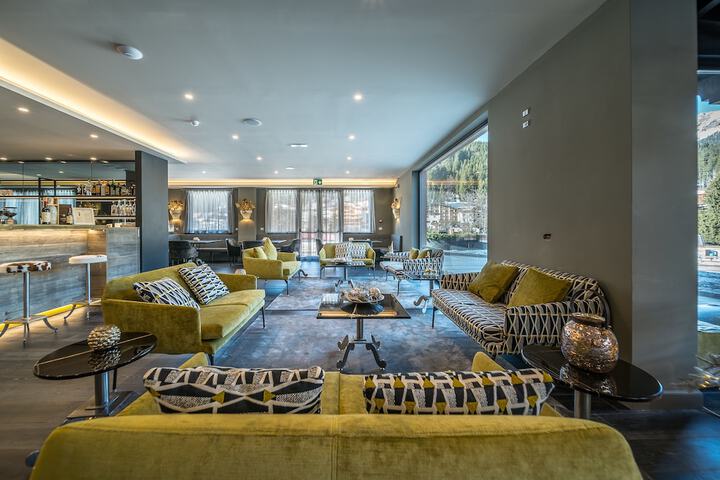 Entrance & Lobby