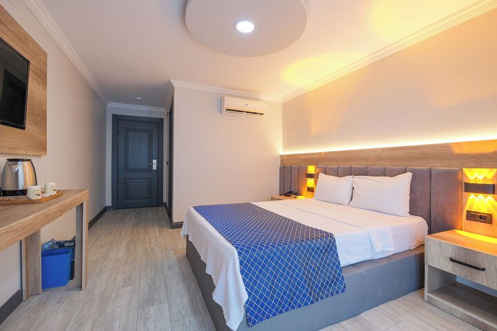 Room 4 of 25