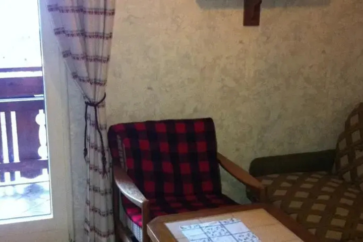 Room 4 of 13