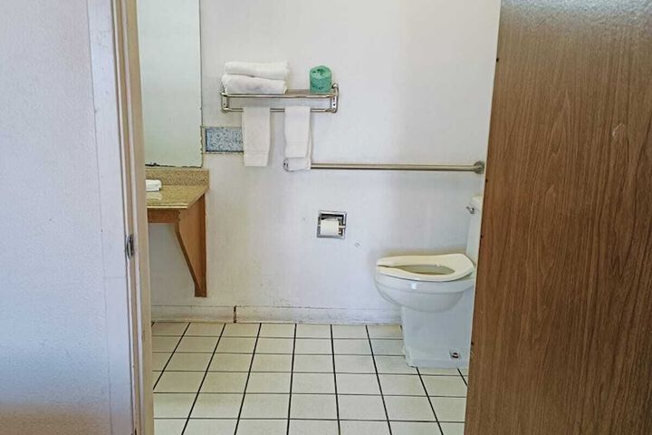 Room 18 of 38