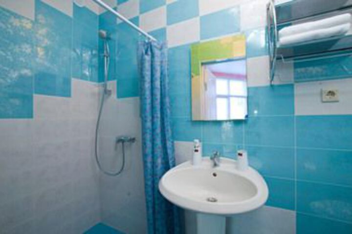 Room 25 of 176