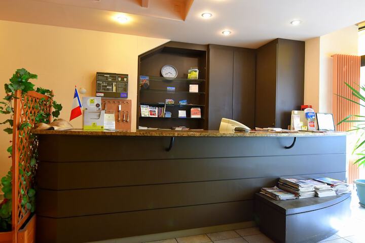 Logis Hôtel Saint Jacques in Valence