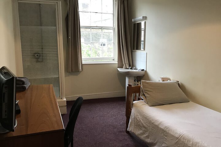Room 15 of 38