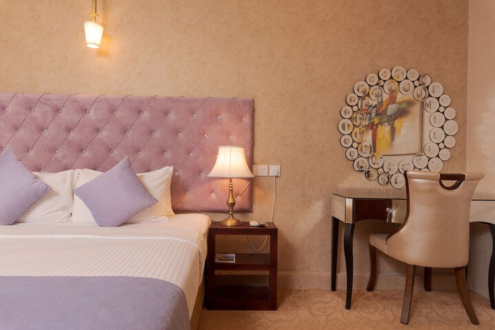 Room 4 of 33
