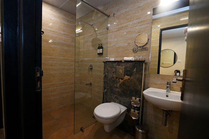 Room 9 of 22