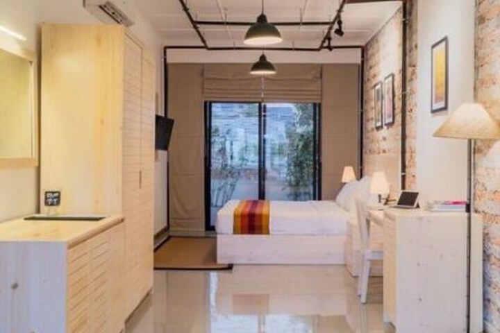 Room 5 of 7