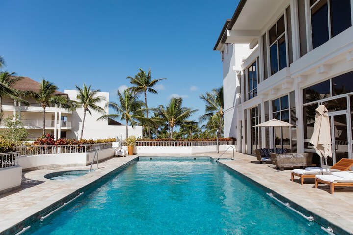 Exercise/lap pool