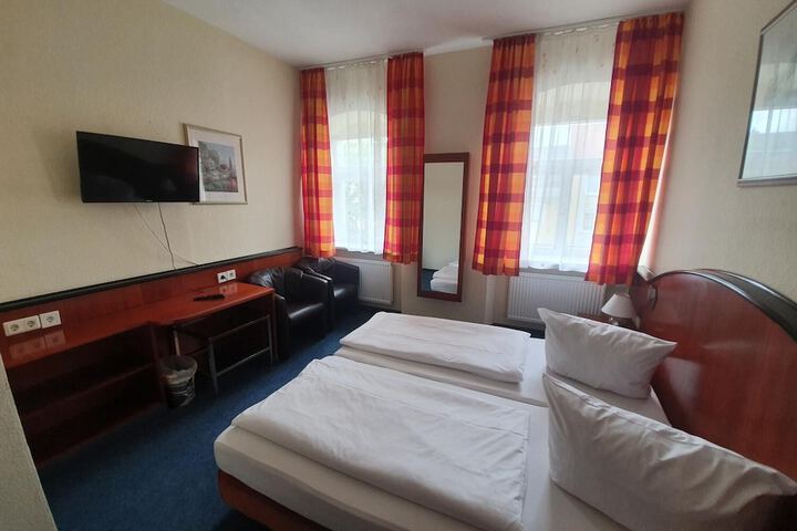 Room 7 of 34