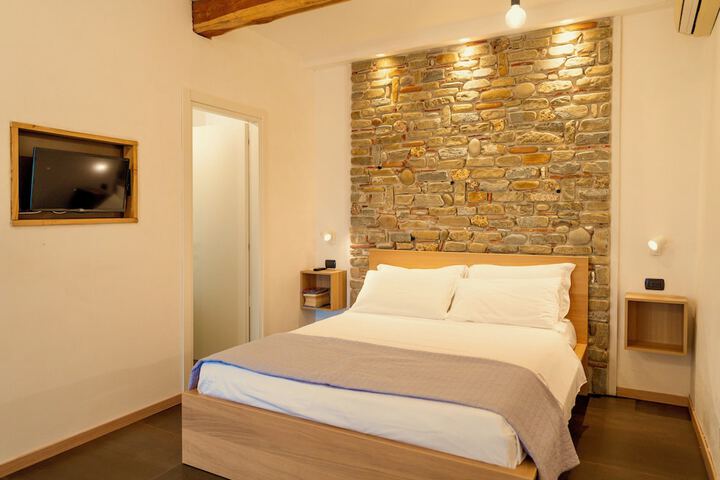 Room 10 of 74