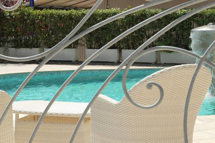 Hotel with Pool