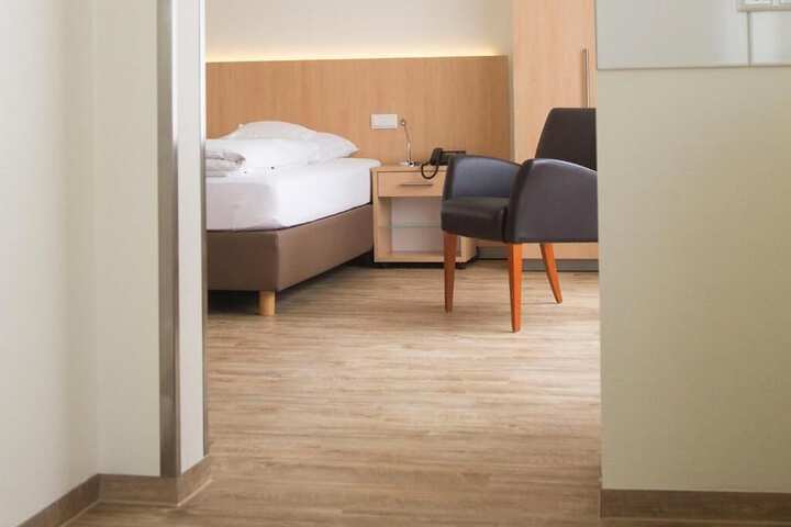 Room 4 of 11