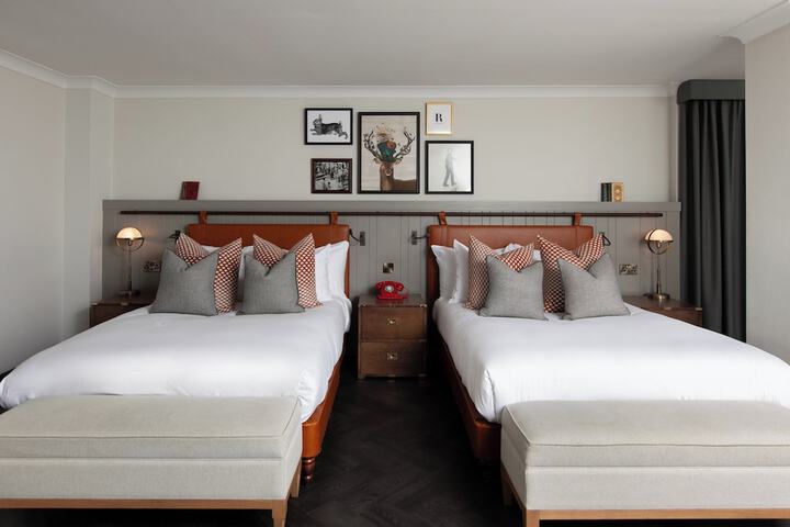 Room 33 of 116