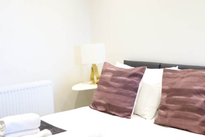 Room 3 of 102