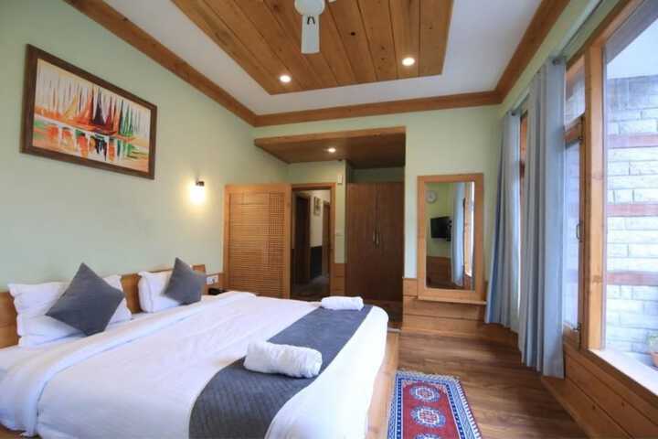 Room 4 of 24