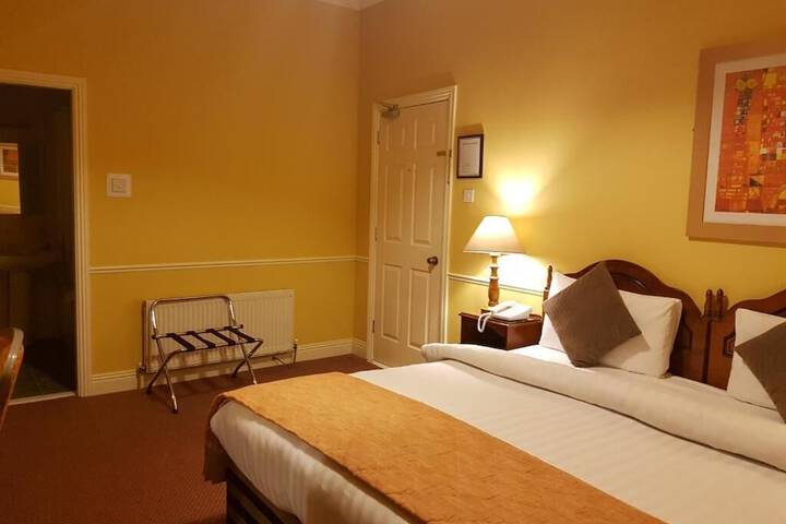Room 13 of 27