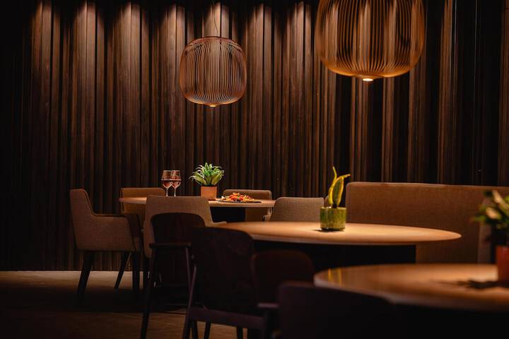 Lounge 204 of 242