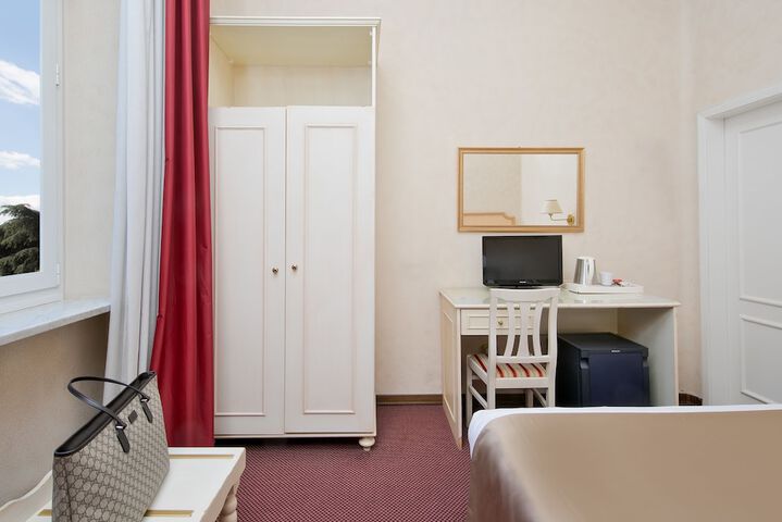 Room 20 of 86