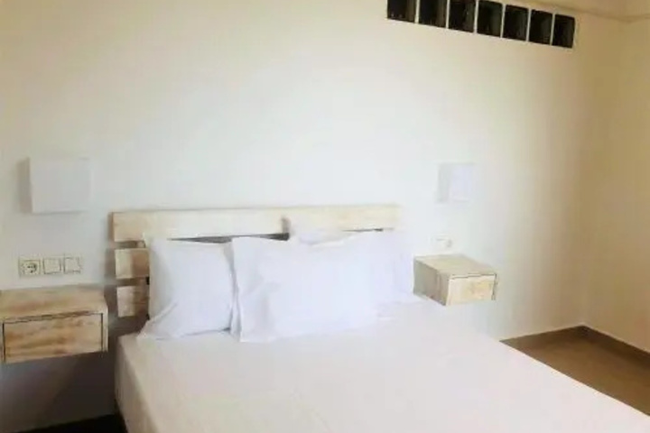 Room 2 of 23