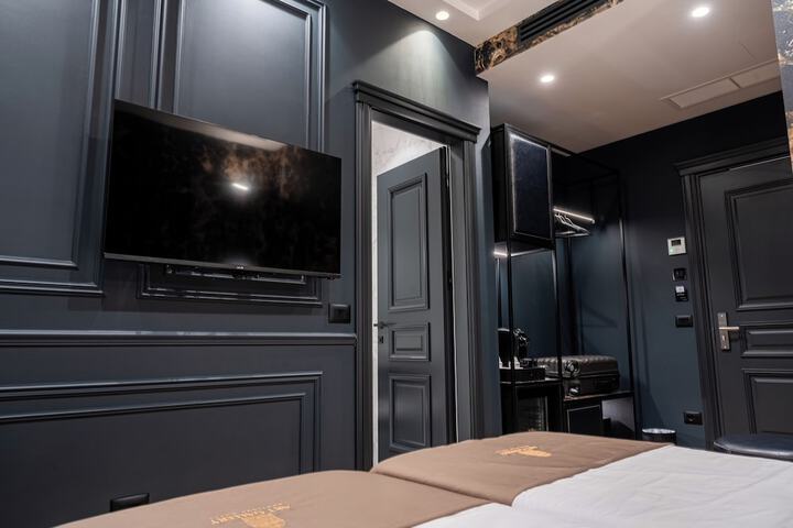Room 27 of 82