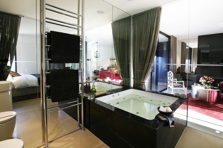 Room 14 of 21