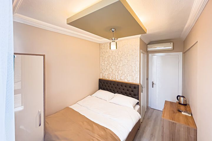 Room 9 of 23