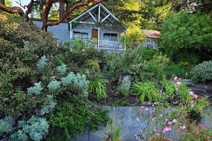 Hotel Exterior 29 of 38