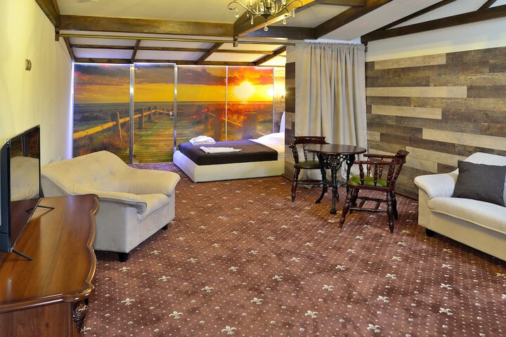 Room 6 of 27