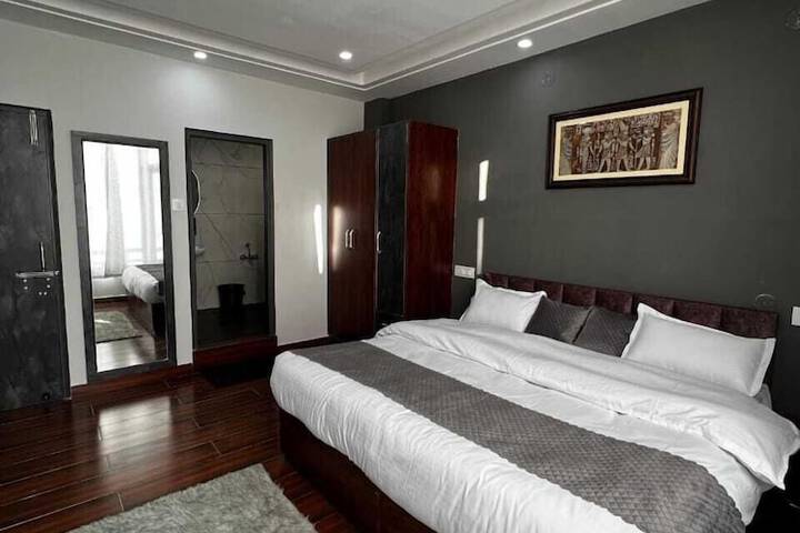 Room 5 of 20