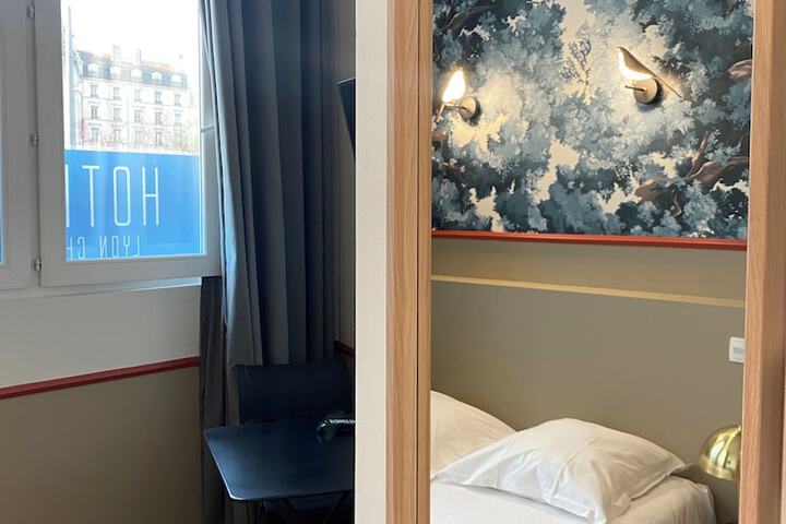 Room 37 of 59