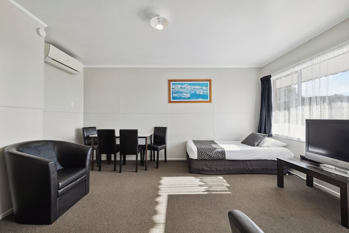 Room 32 of 72