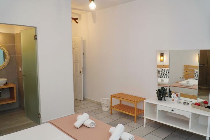 Room 105 of 161