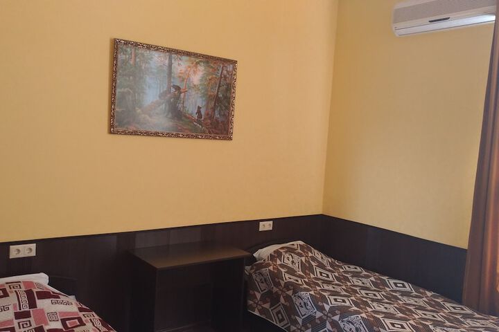 Room 13 of 99